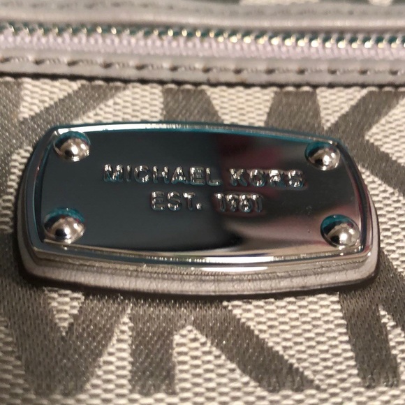 Michael Kors Large Wristlet 8” x 5” - Picture 6 of 6